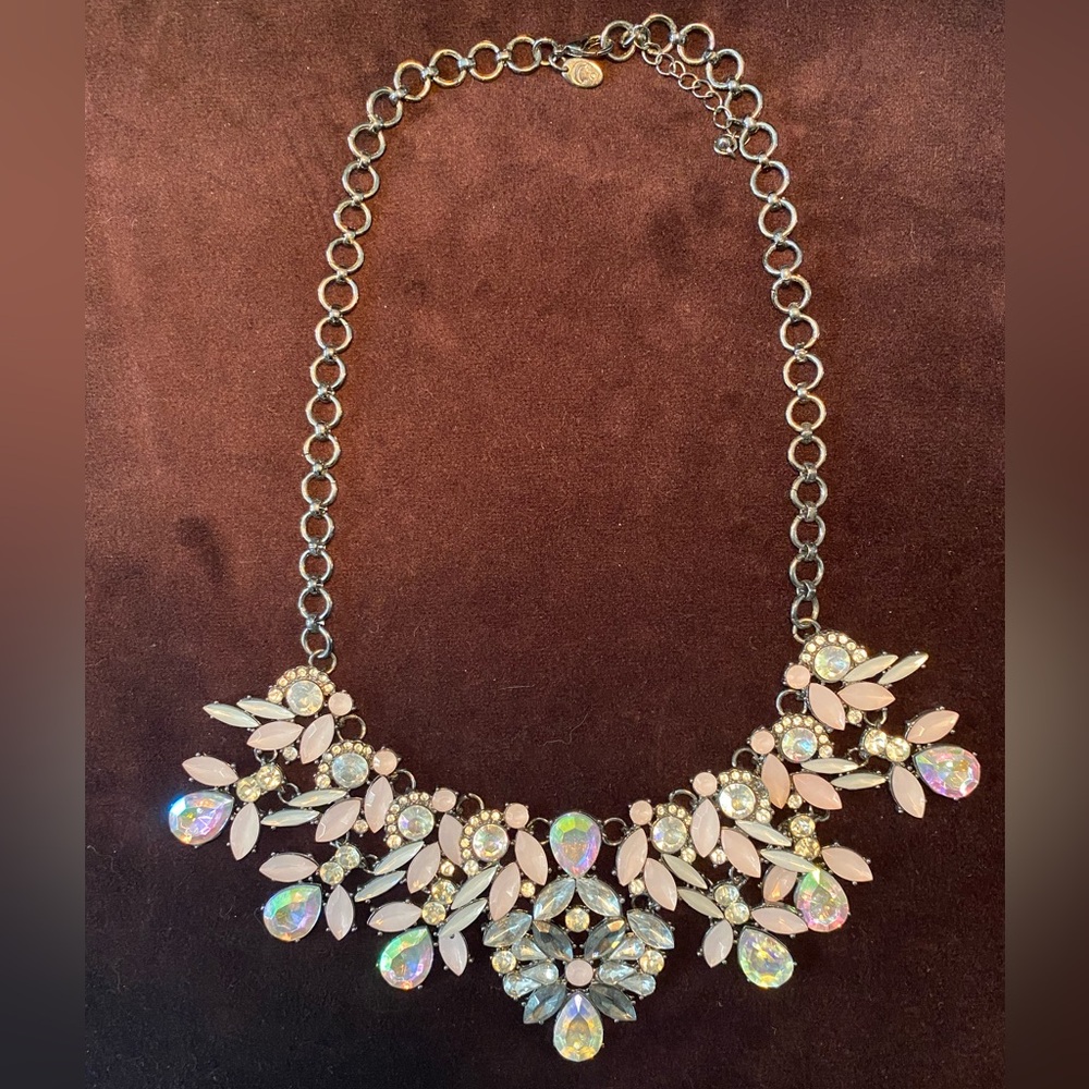 STATEMENT NECKLACE